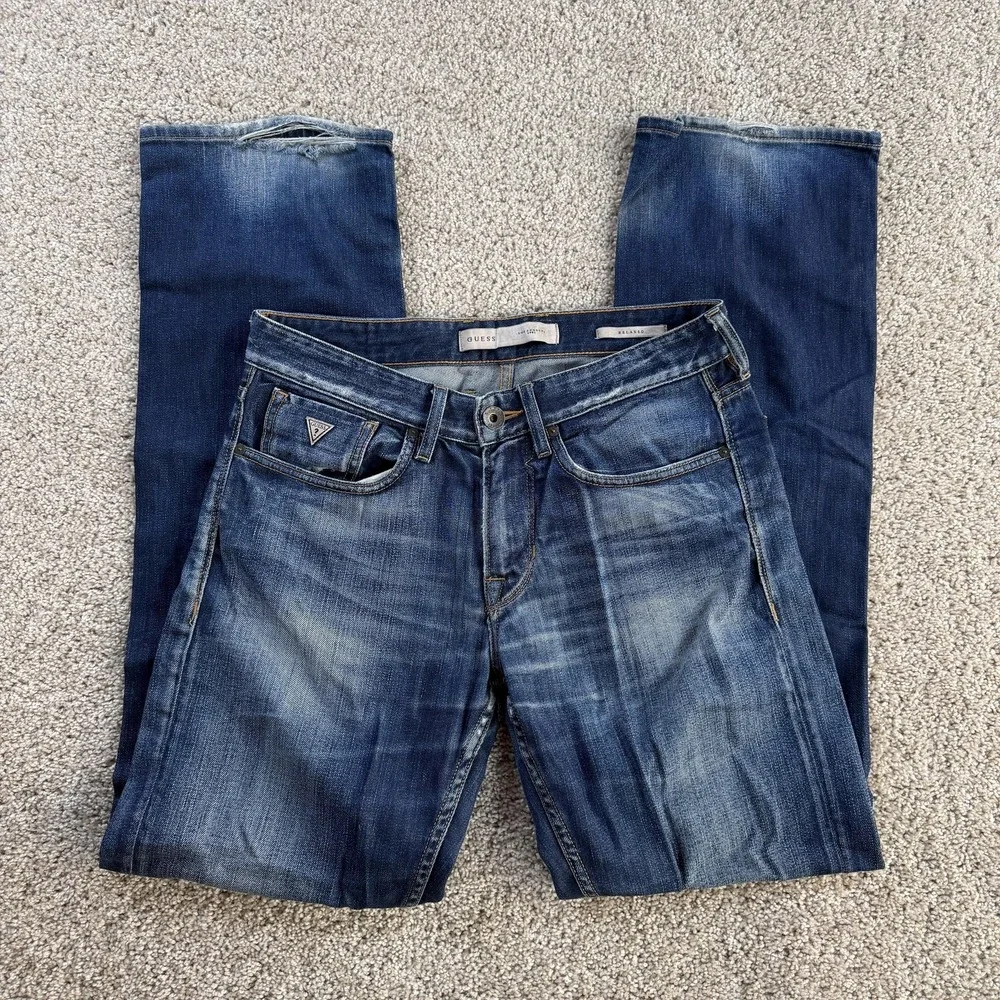 Guess Relaxed Jeans Mens 31x34 Medium Wash Blue Denim Straight Distressed